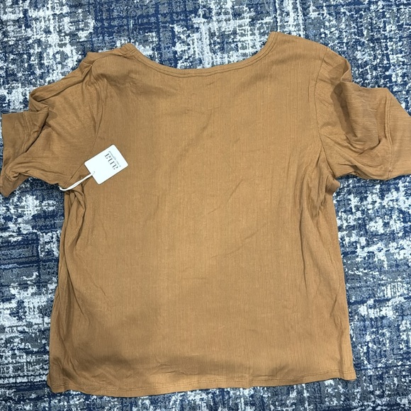 V neck top - Picture 3 of 4